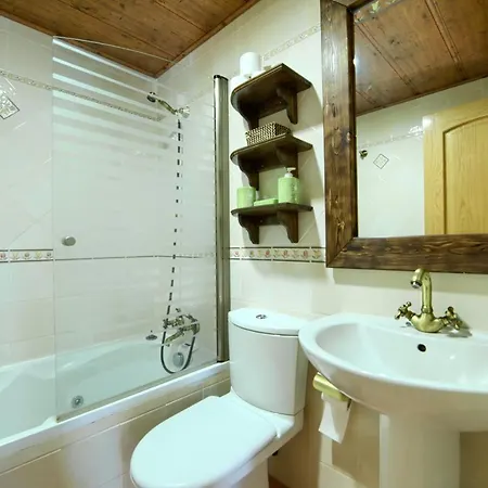 With One Bedroom In With Wifi Apartmán